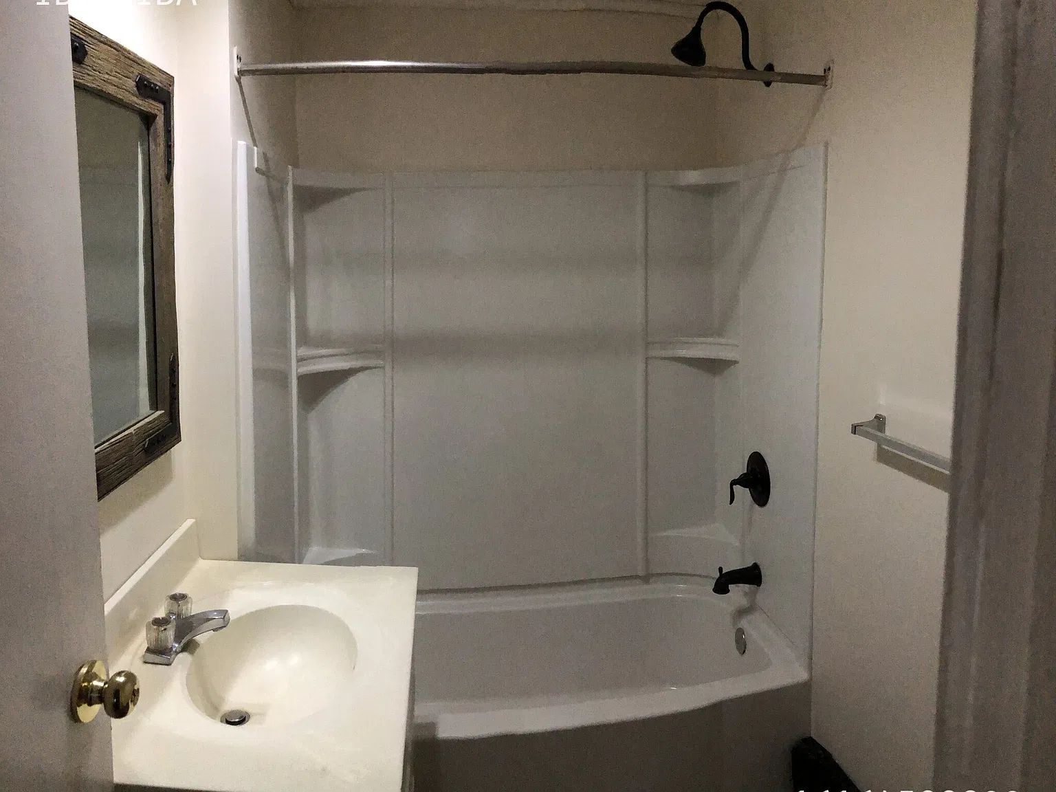 NW one bed upper at 1002 Douglas — Photo 4