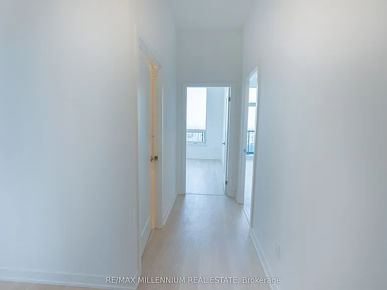 5105 Hurontario St #Penthouse 2 — Photo 6
