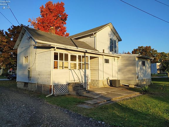 3rd image of 352 N Sandusky St