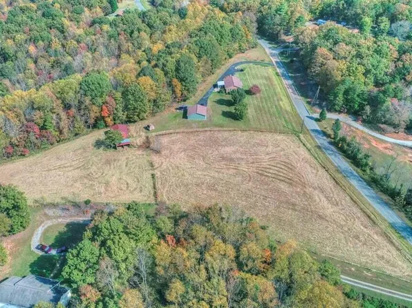 345 Deepwoods Rd, Hardy, VA 24101