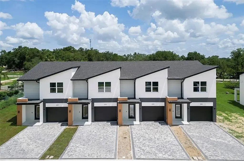 3 bed, 1465 sqft, $2,000 — Photo 1
