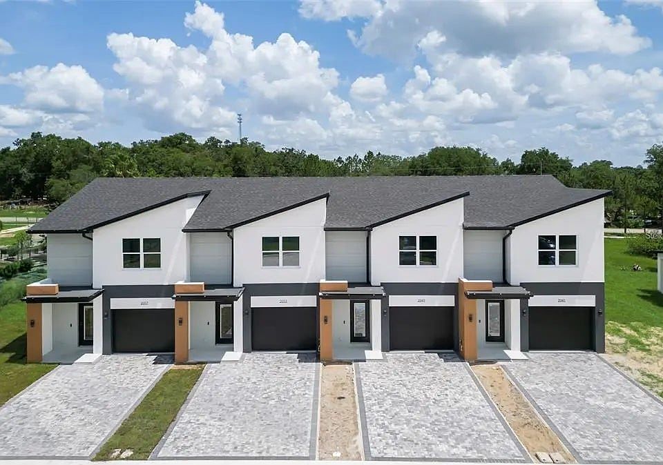 1st image of 2057 Barroso St