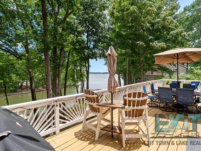 255 Sandy Ln — Photo 10