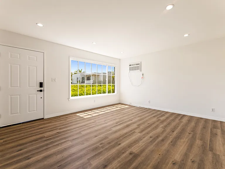 801 S Burnside Ave #1 — Photo 3