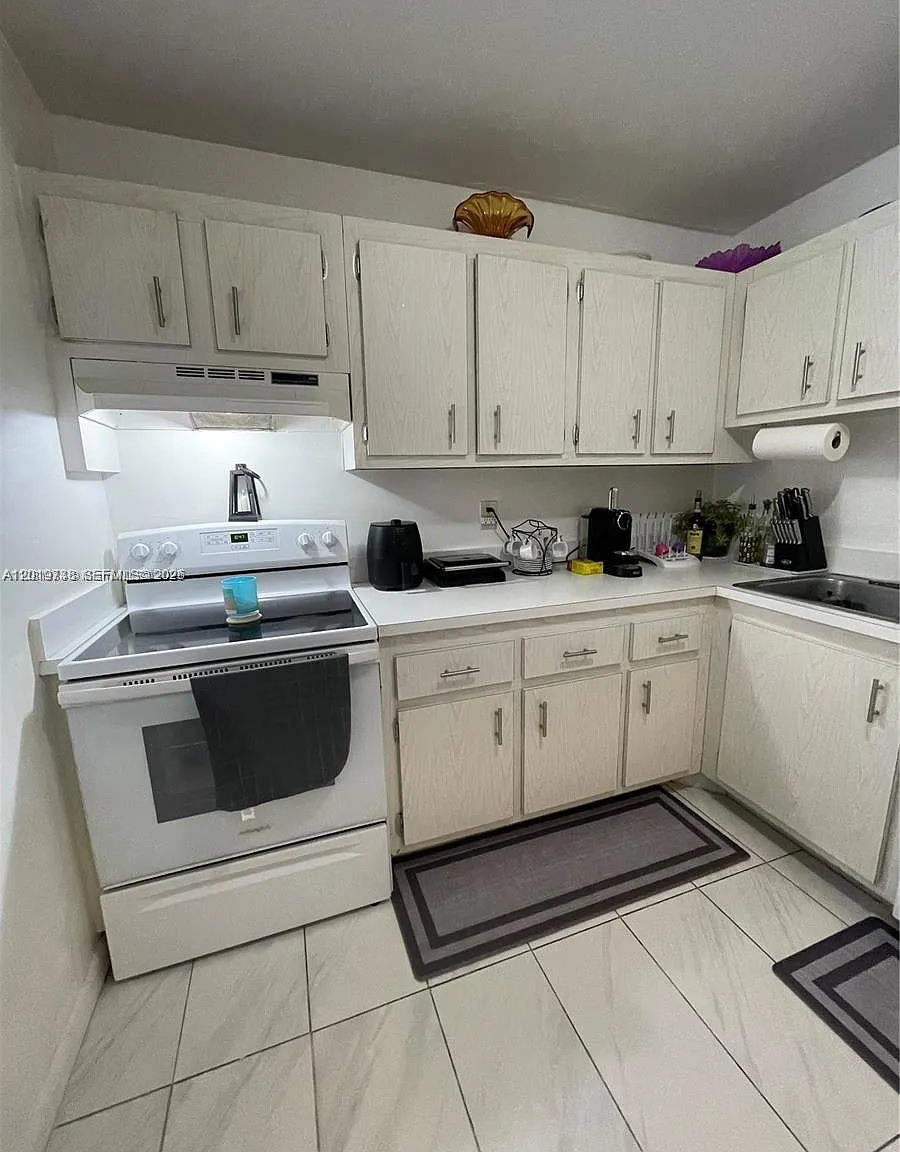 2 bed, 804 sqft, $2,000 — Photo 3