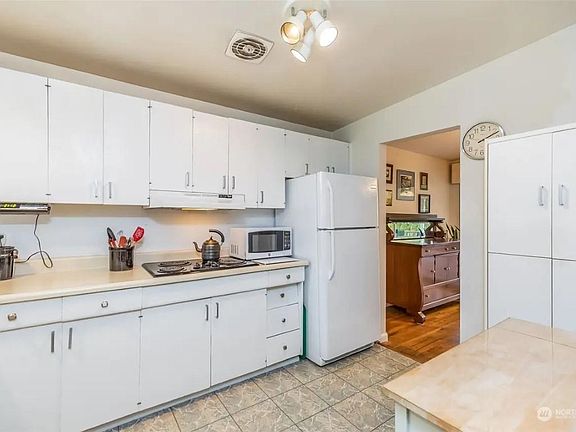 2nd image of 67 157th Ave SE