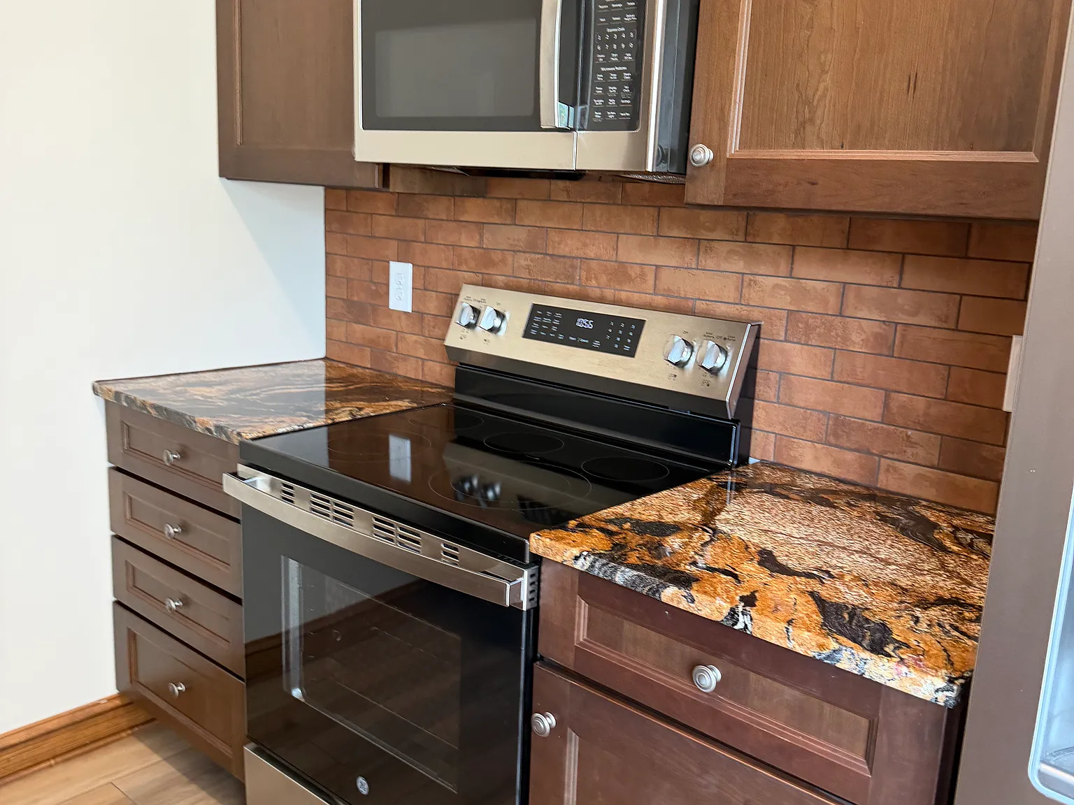 1 bed, 650 sqft, $1,400 — Photo 2