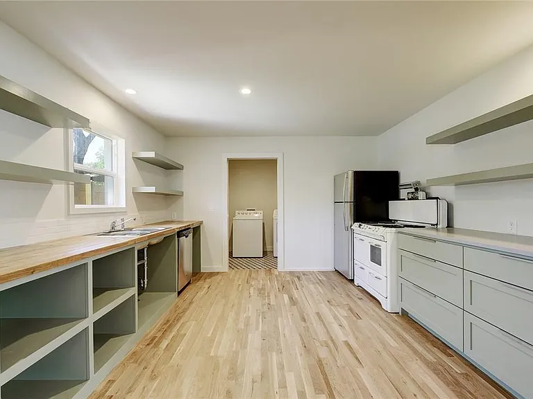4804 Menchaca Rd — Photo 5