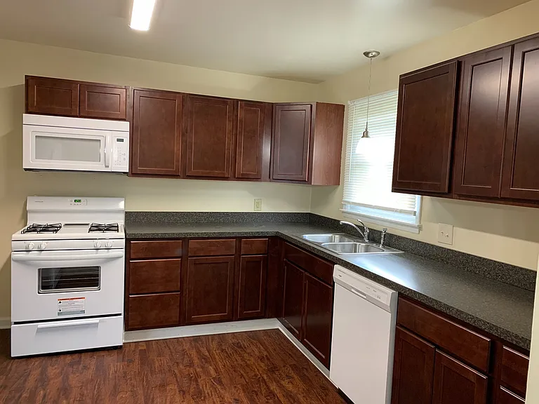 324 Westminster Ave — Photo 5