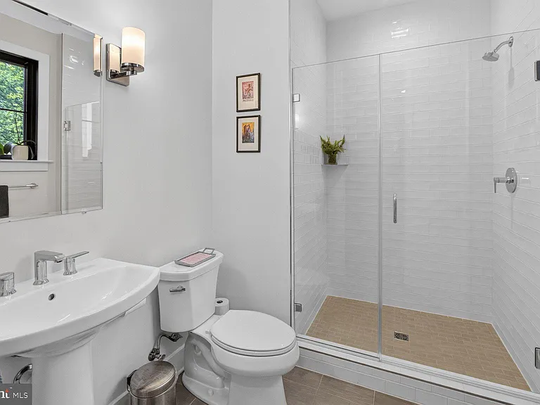6106 Swansea St — Photo 15