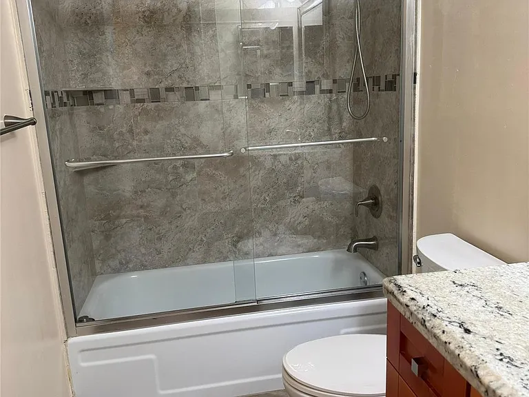 1407 NE 56th St #201 — Photo 10