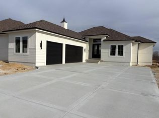 4733 NW Sienna Rdg, Riverside, MO 64150