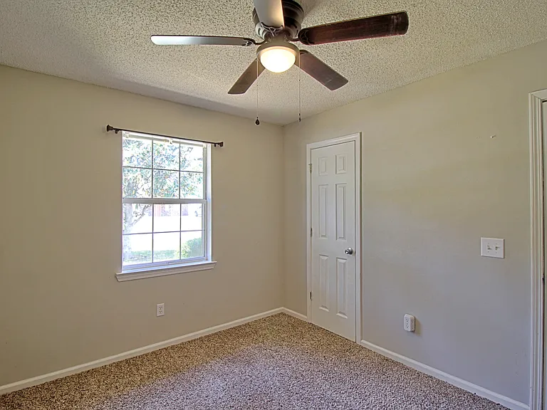 218 Sheila Dr — Photo 17