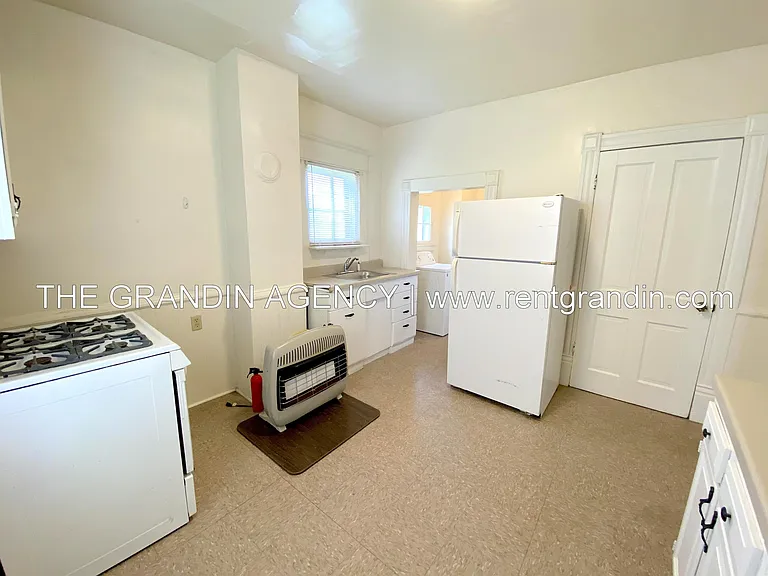 909 13th St SE — Photo 15