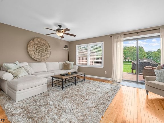 5th image of 35 Chelsea Cir