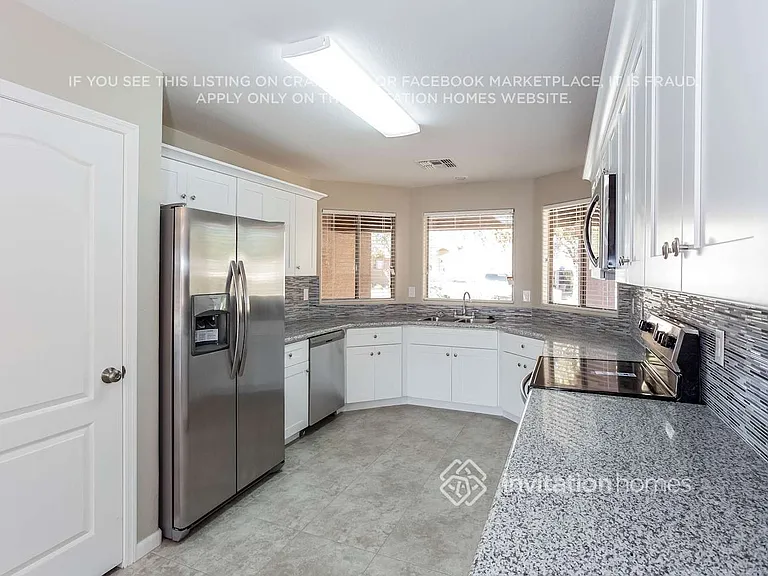 883 E Lovegrass Dr — Photo 5
