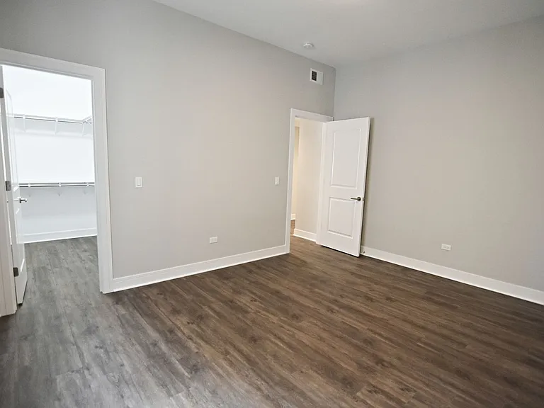 927 W. Irving Park — Photo 13