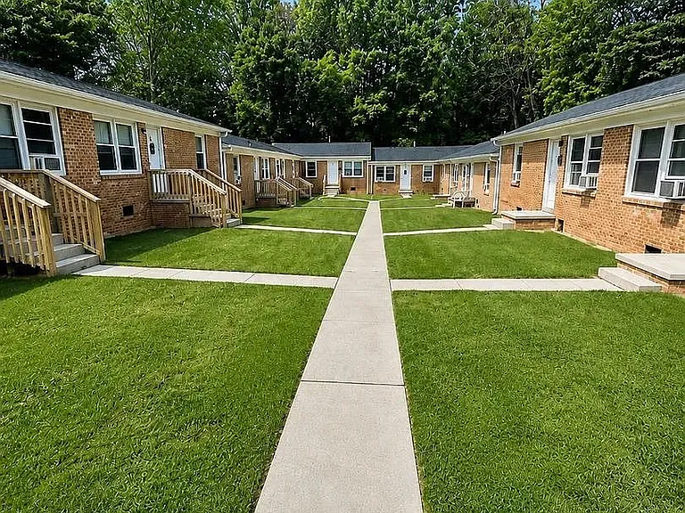3940 Overland Hts — Photo 1