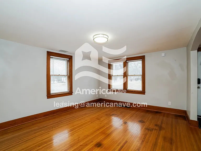 1078686_005_wm_-_living_room_13538907.jpg