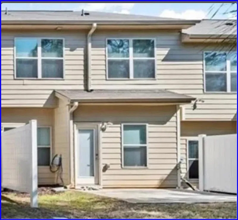 3 bed, 2.5 bath, 1394 sqft, $2,199 — Photo 2