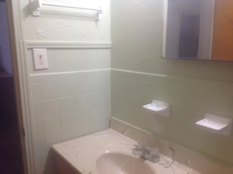 1423 E Thomas St — Photo 8