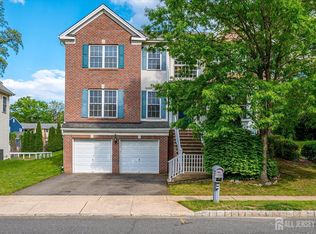15 Fabiszewski Way, Parlin, NJ 08859