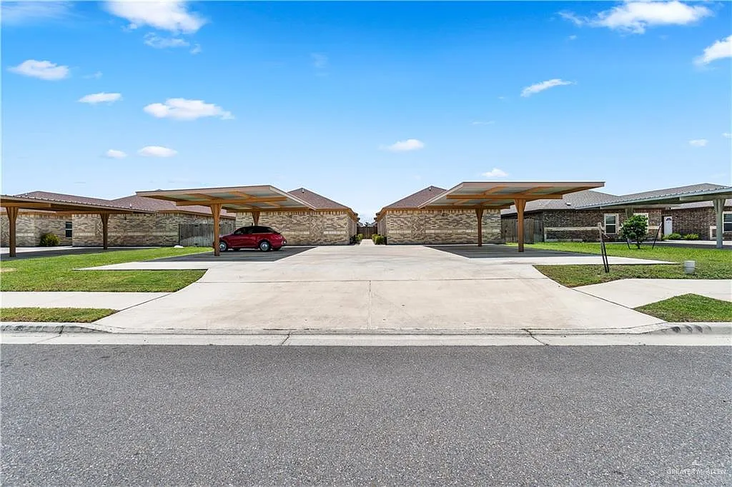 3 bed, 2.0 bath, 1000 sqft, $1,100 — Photo 1