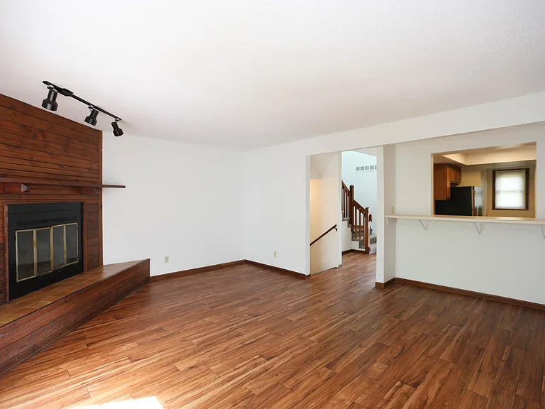 439 Foxfire Dr — Photo 3