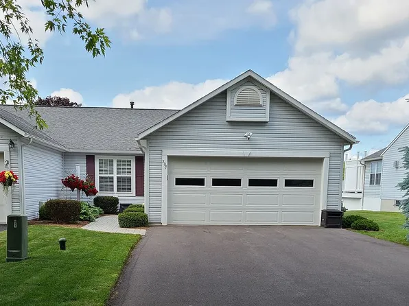 207 Clouds View Cir, Camillus, NY 13031