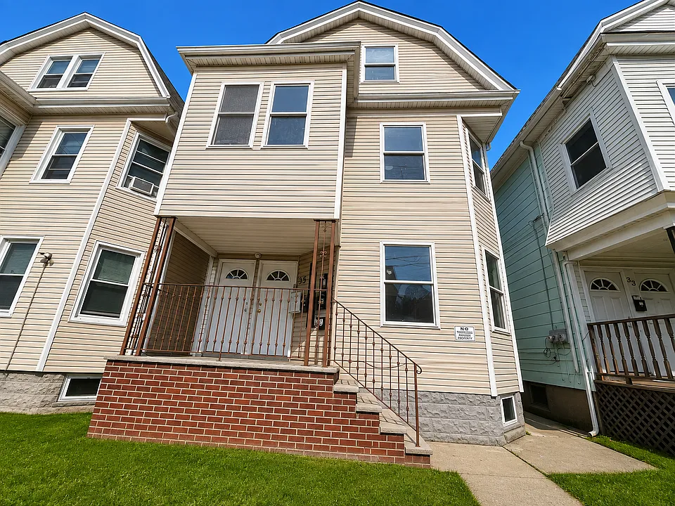 35 Grace St #2