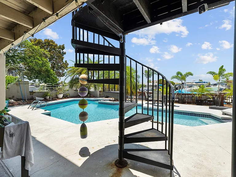3534 Seaway Dr — Photo 49
