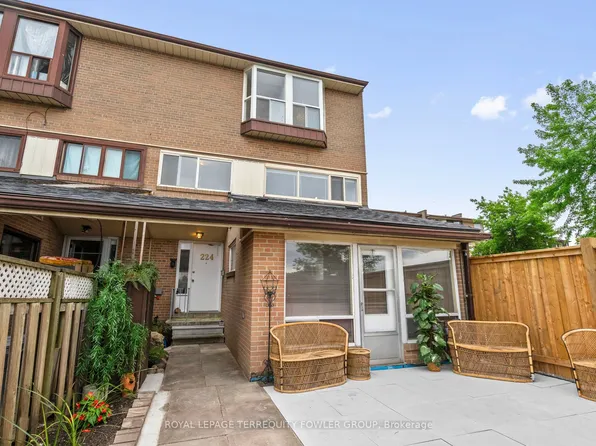 260 John Garland Blvd #224, Toronto, ON M9V 1N8