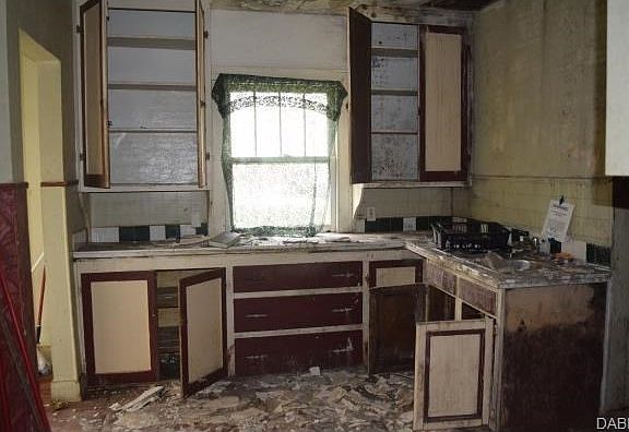 2nd image of 2017 Elsmere Ave