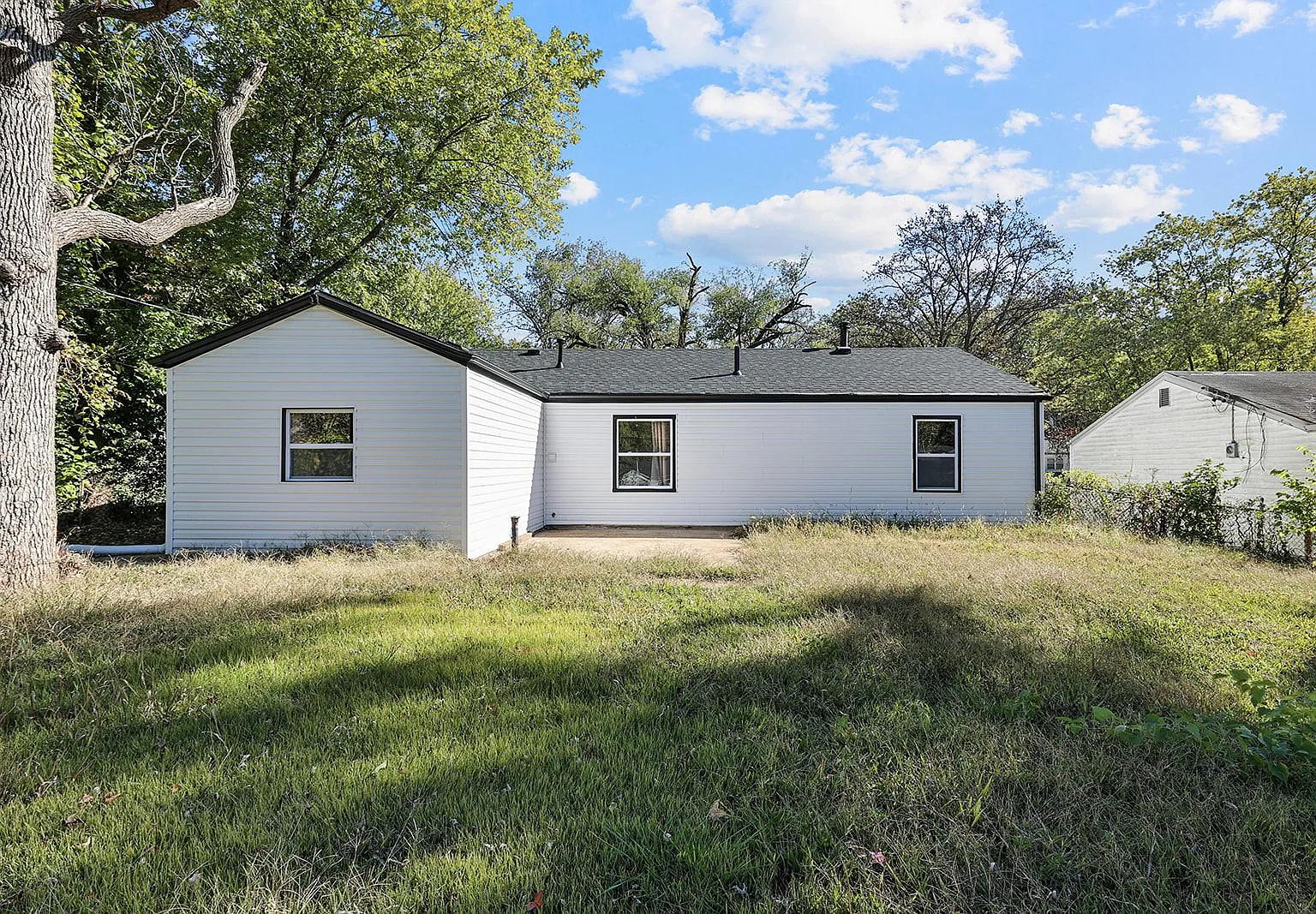 4 bed, 1.0 bath, 1228 sqft, $1,700 — Photo 3