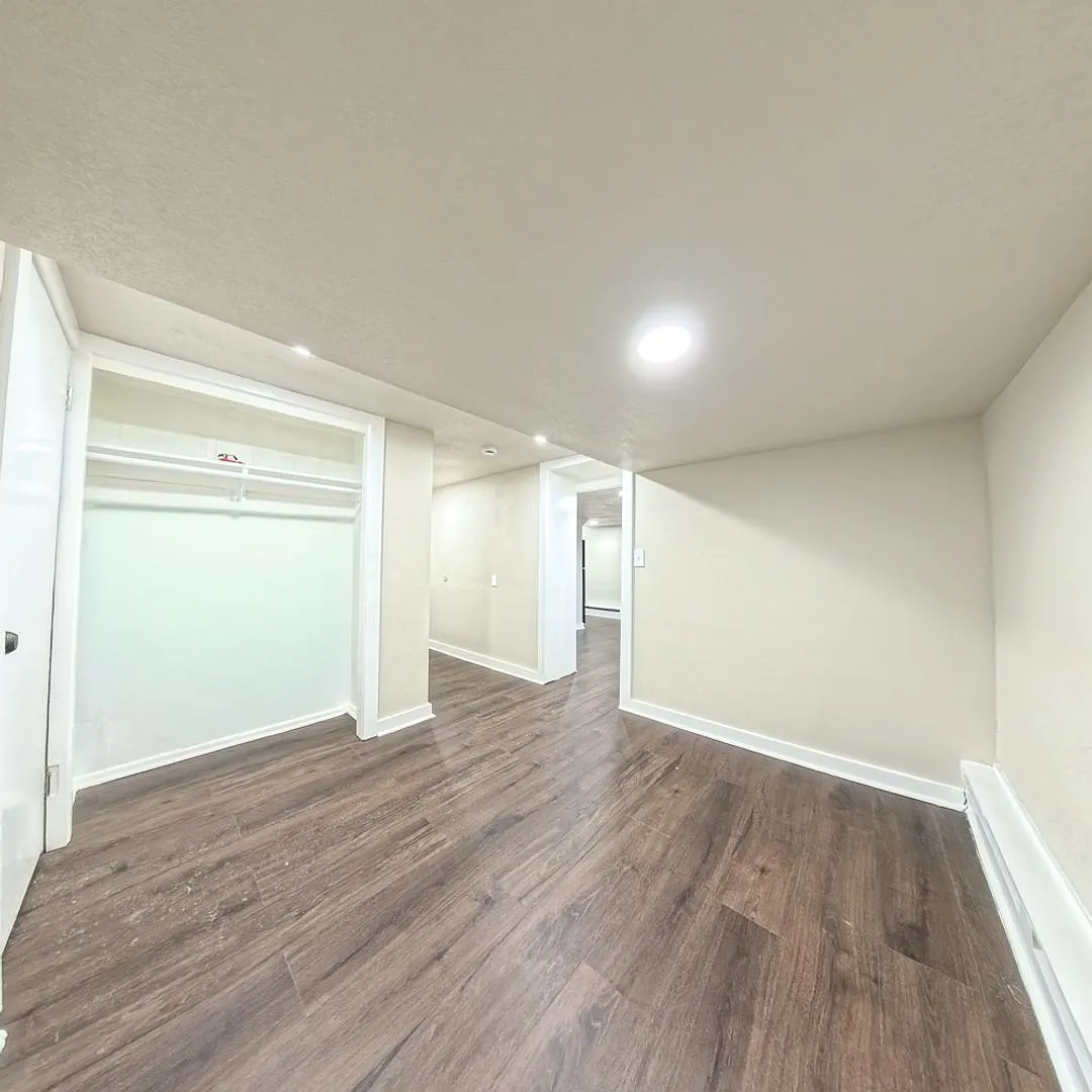 511 W State St — Photo 3