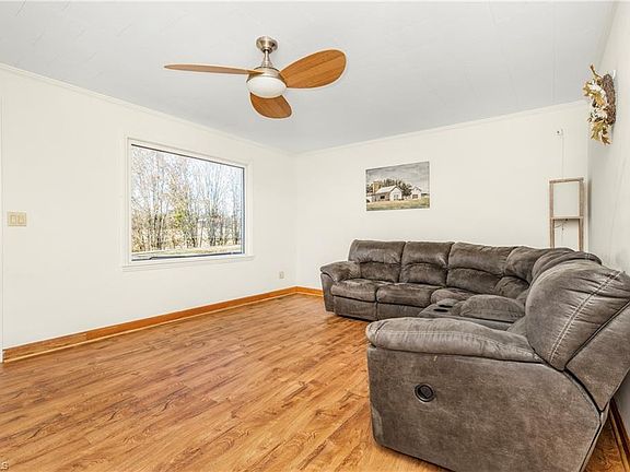 5th image of 2121 Ray Ln