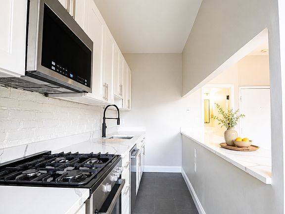 3rd image of 173 Saint Botolph St APT 7