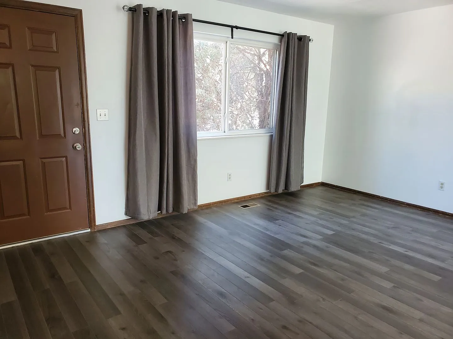 Townhome with 4 bedrooms, 2.5 bath — Photo 4