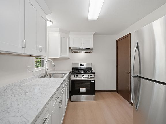 5th image of 74 Leatherleaf Dr