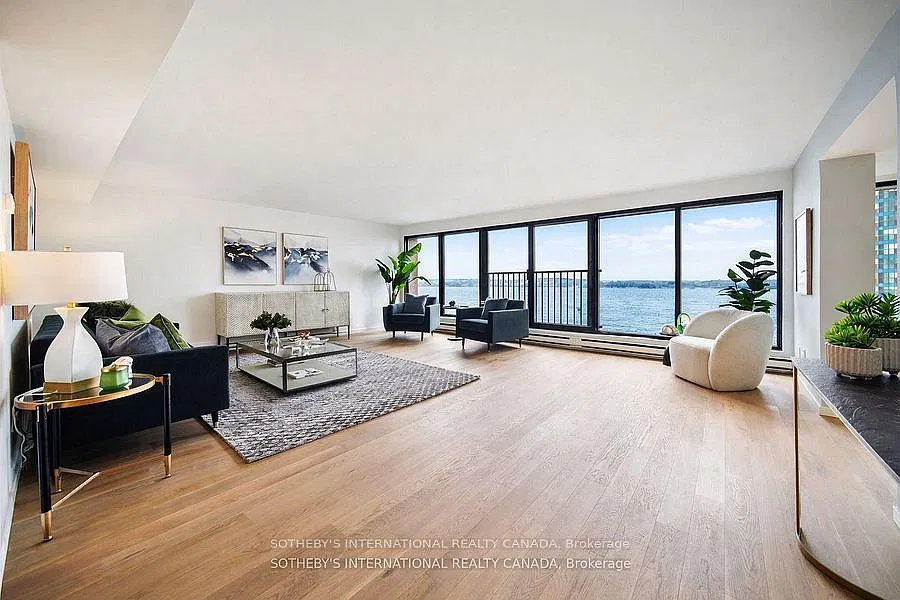65 Harbour Sq #1110