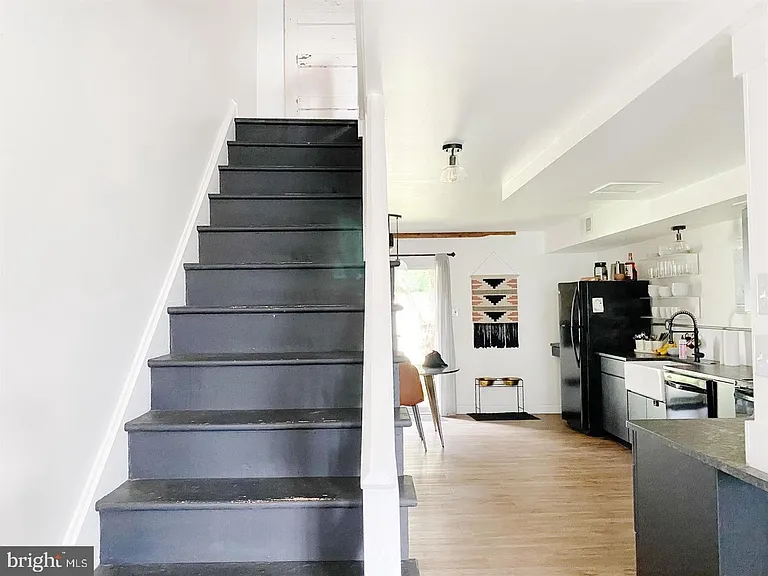 910 Valley Dr — Photo 8