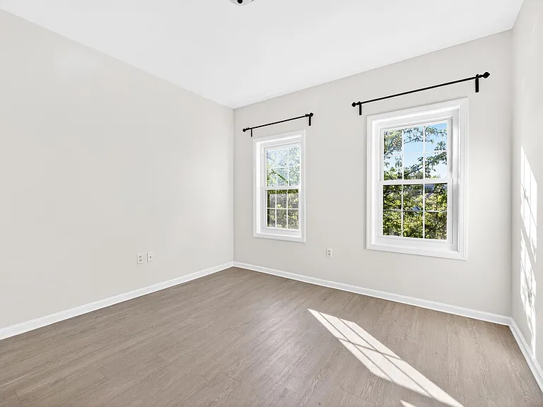 258 Pine St #2R — Photo 9