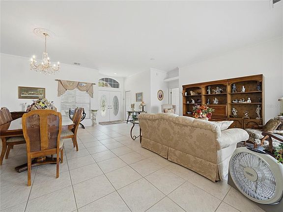 3rd image of 118 W JULIANA WAY
