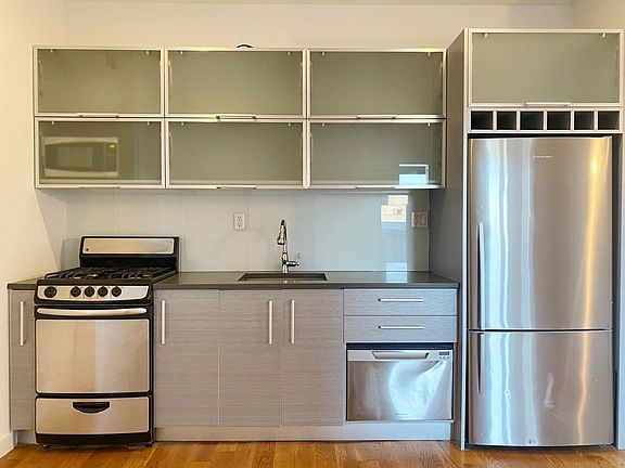 4th image of 687 Driggs Ave APT 3F