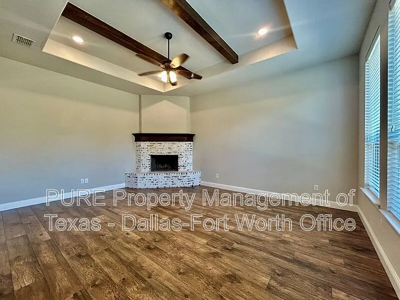 3 bed, 2.0 bath, 1708 sqft, $2,350 — Photo 4