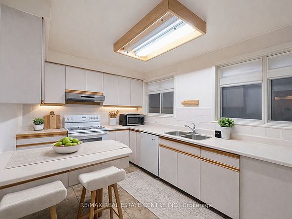 3rd image of 593 Indian Rd