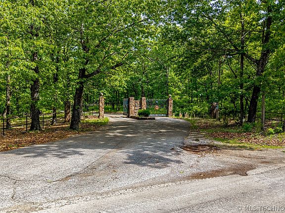 4th image of Lakeside Dr