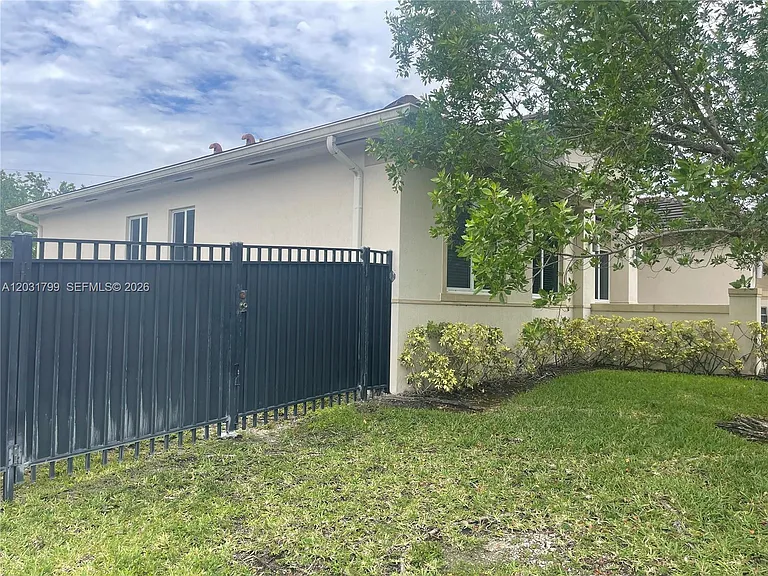19701 SW 84th Ct — Photo 2