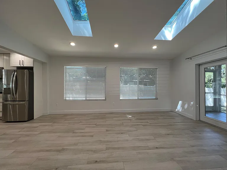 4105 W Azeele St — Photo 8