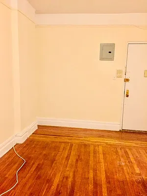 Rented by Roberto Guilbet, LREB | media 9